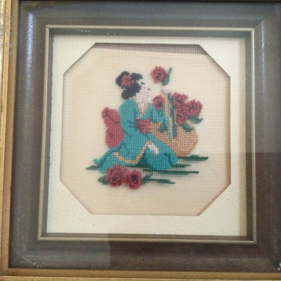 Petit Point needlework embroidery square wood frame geisha and flowers vintage - Picture 1 of 4